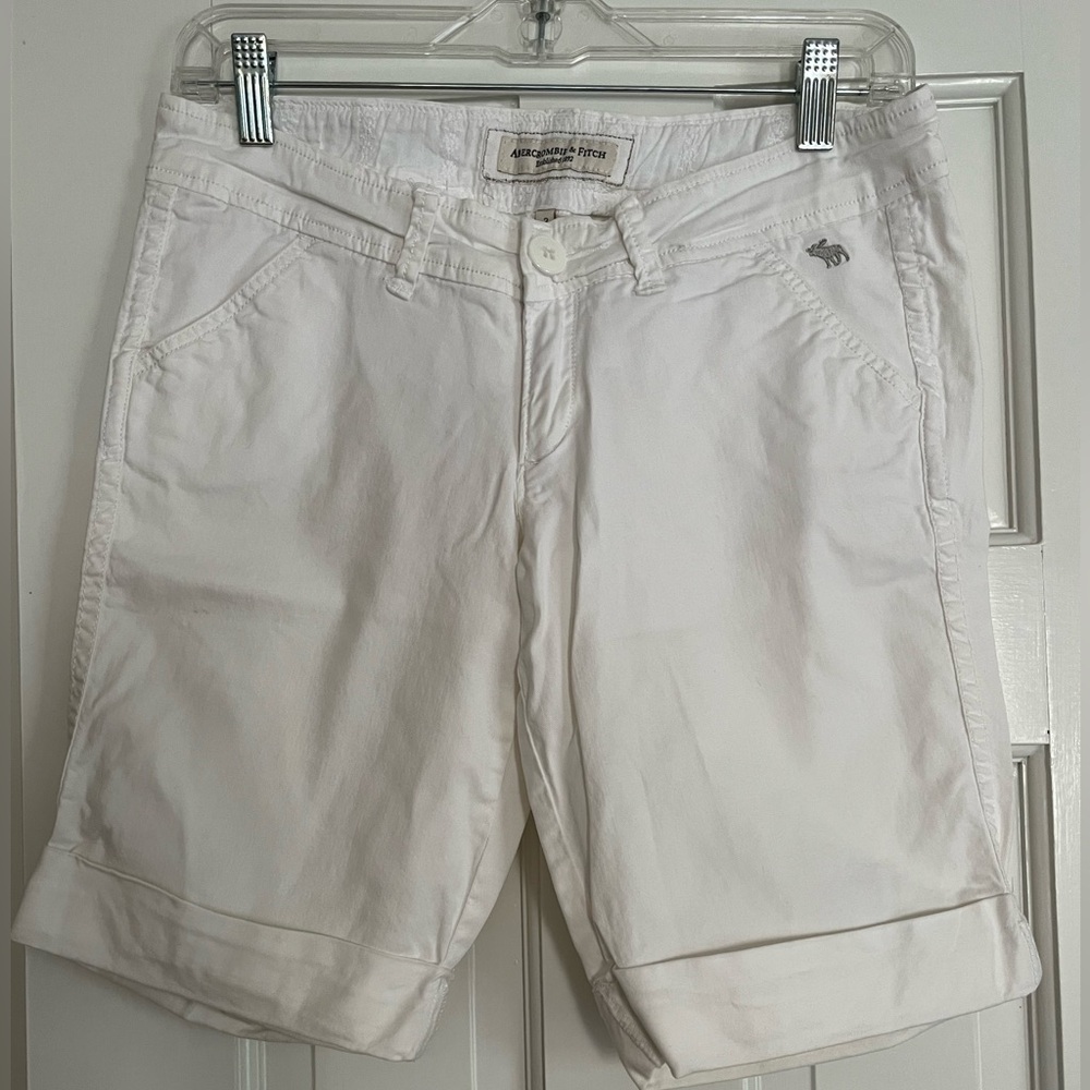 Abercrombie & Fitch vintage Cotton white shorts with 2% stretch-gently loved! 💕